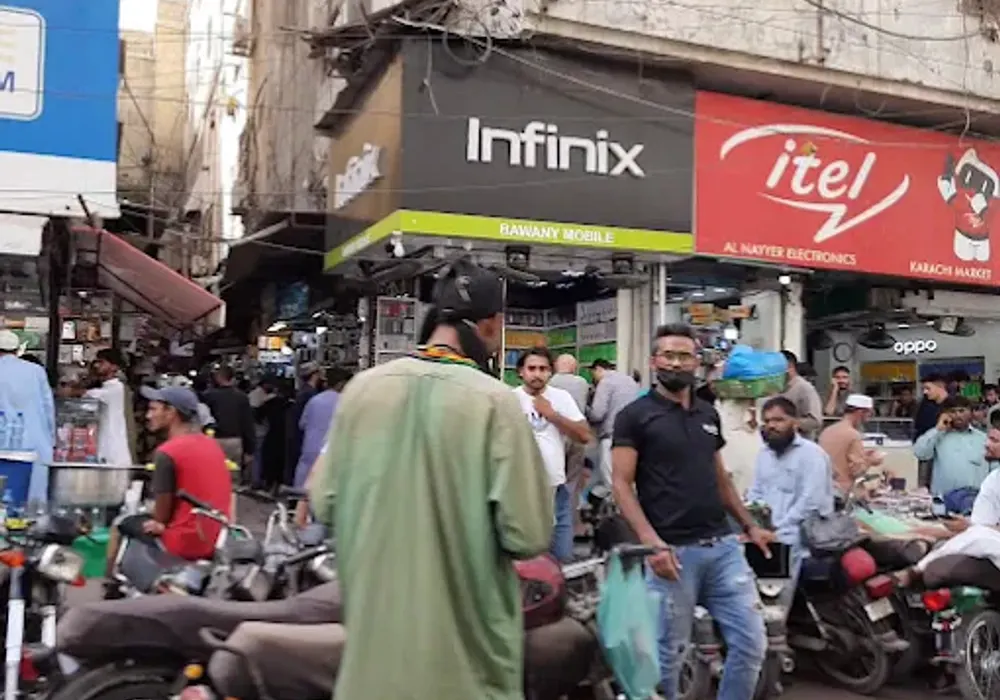 Saddar Mobile Market