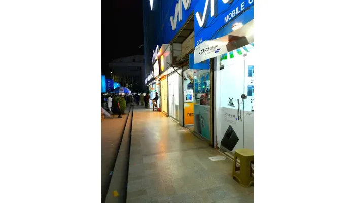 Saddar Mobile Market
